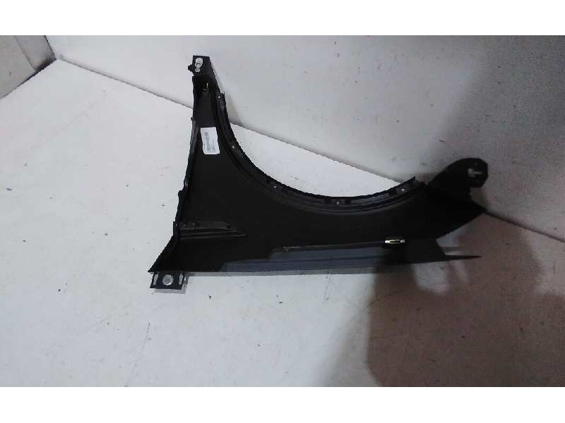 Recambio de aleta delantera derecha para ford focus turnier (cb4) referencia OEM IAM 8090400021007000  