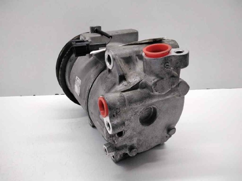 Recambio de compresor aire acondicionado para nissan cabstar 35.14 referencia OEM IAM 926004X30A  