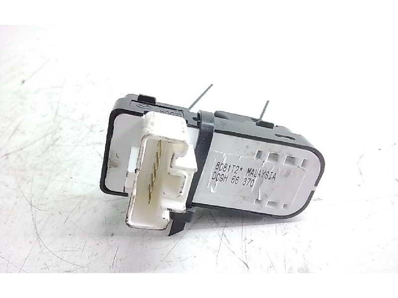 Recambio de mando elevalunas trasero derecho para mazda cx-3 referencia OEM IAM 8081T2  