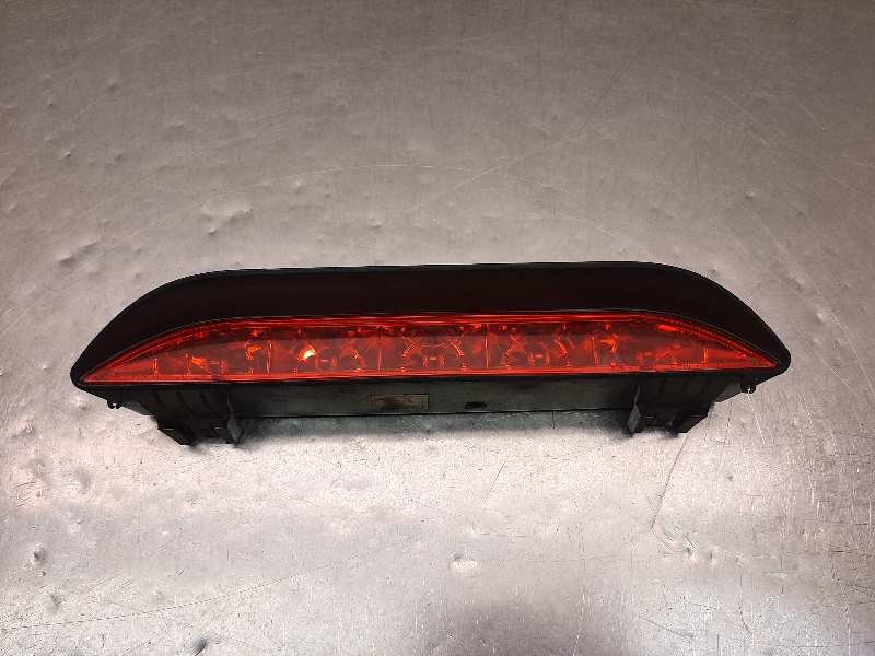 Recambio de luz central de freno para chevrolet kalos 1.2 se referencia OEM IAM 96540274  