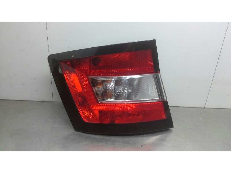 Recambio de piloto trasero izquierdo para skoda fabia active referencia OEM IAM   