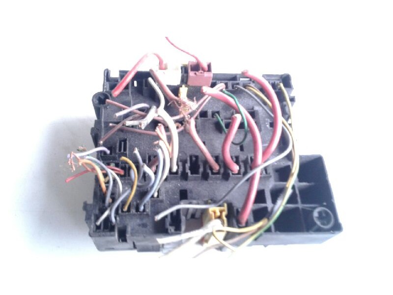 Recambio de caja fusibles para peugeot 206 berlina xr referencia OEM IAM 6547NQ  
