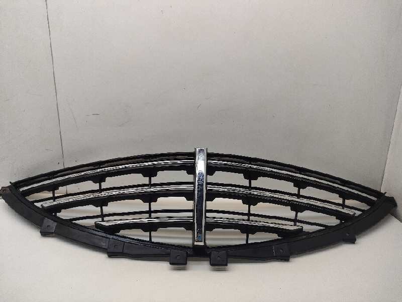 Recambio de rejilla delantera para ssangyong actyon referencia OEM IAM 7945131000  