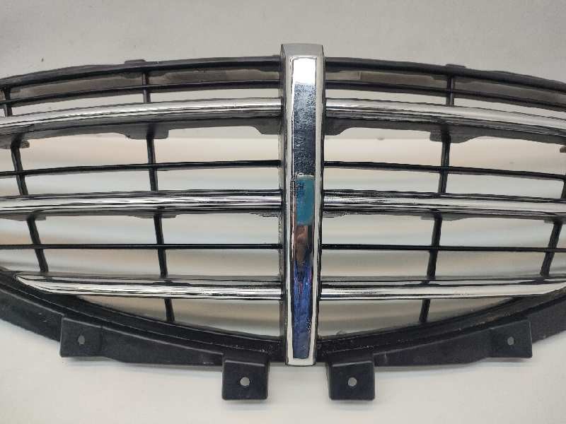 Recambio de rejilla delantera para ssangyong actyon referencia OEM IAM 7945131000  