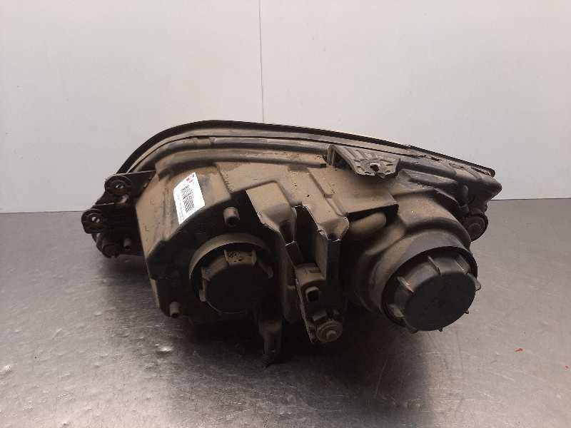 Recambio de faro derecho para kia sorento 2.5 crdi emotion referencia OEM IAM   