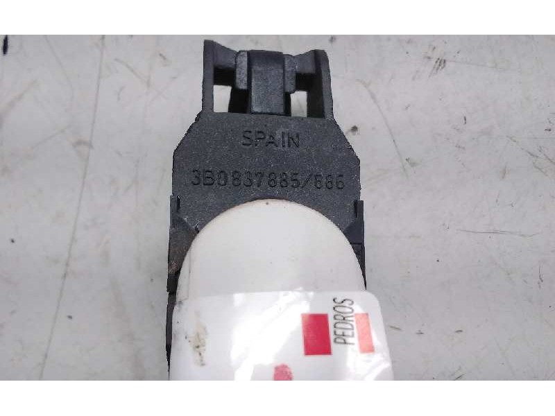 Recambio de maneta exterior delantera izquierda para volkswagen polo (9n1) trendline referencia OEM IAM 3B0837885  