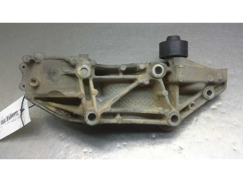 Recambio de soporte alternador para opel movano b kasten/combi 2.3 cdti referencia OEM IAM 117103585R  