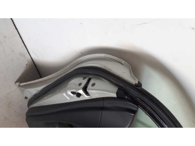 Recambio de puerta trasera izquierda para toyota avensis berlina (t25) 2.0 d4-d executive berlina (5-ptas.) referencia OEM IAM 6