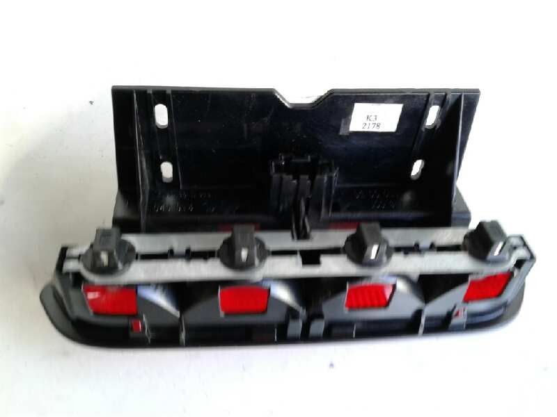 Recambio de piloto trasero central para mercedes clase a (w168) 160 (168.033) referencia OEM IAM 1688200056  