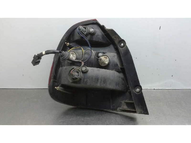 Recambio de piloto trasero derecho para daewoo nubira berlina cdx referencia OEM IAM 96272129  