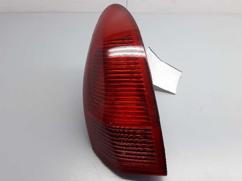 Recambio de piloto trasero derecho para alfa romeo 147 (190) 1.9 jtd 150 sport referencia OEM IAM   