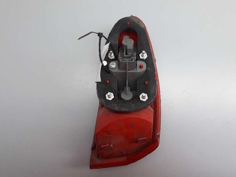 Recambio de piloto trasero derecho para alfa romeo 147 (190) 1.9 jtd 150 sport referencia OEM IAM   