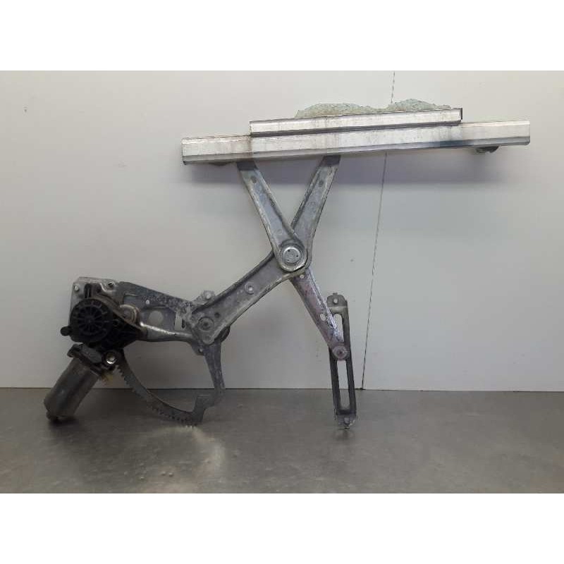 Recambio de elevalunas delantero izquierdo para mercedes clase c (w202) berlina 250 td (202.128) referencia OEM IAM 130821638  