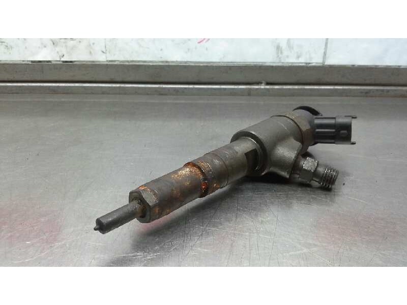 Recambio de inyector para peugeot 207 1.4 hdi referencia OEM IAM 0445110252  