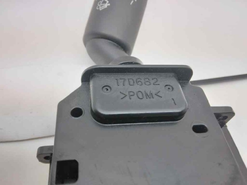 Recambio de mando limpia para mazda 3 berlina (bk) 1.6 crdt active+ referencia OEM IAM 17D682  