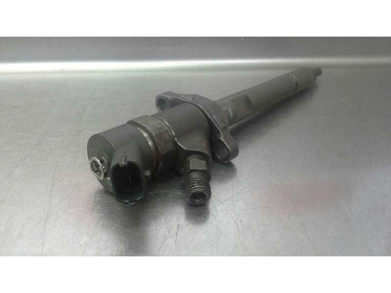 Recambio de inyector para mazda 3 berlina (bk) 1.6 cd diesel cat referencia OEM IAM 0445110165  