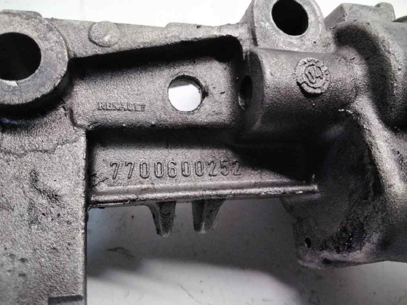 Recambio de bomba aceite para renault megane ii classic berlina confort expression referencia OEM IAM 7700600252  