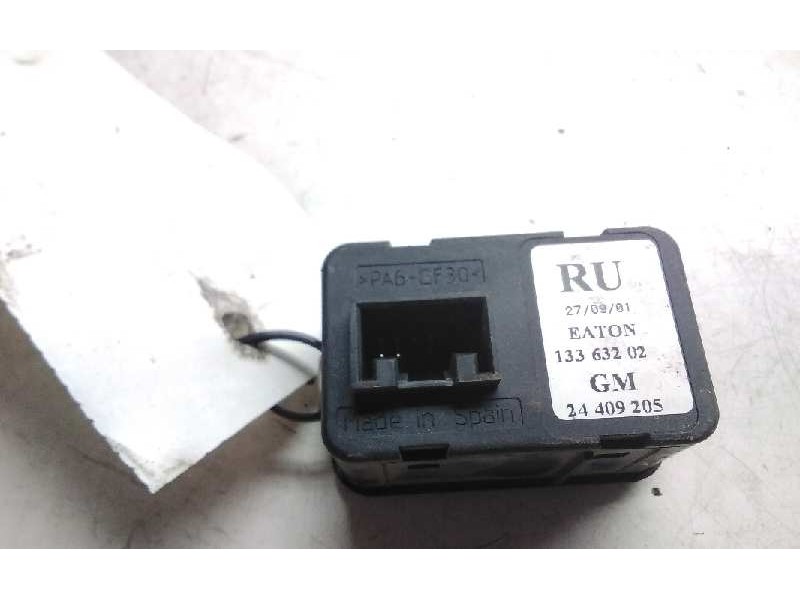Recambio de mando elevalunas delantero izquierdo para opel corsa c club referencia OEM IAM 13363202 24409205 