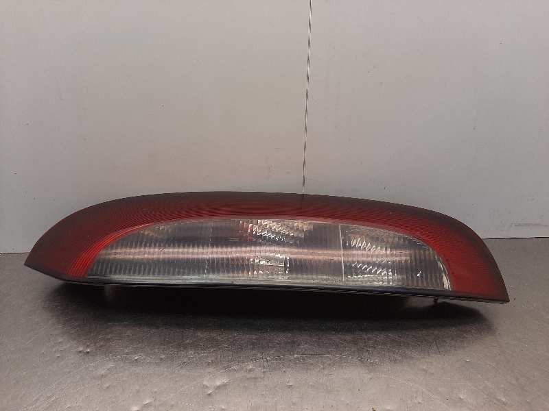 Recambio de piloto trasero derecho para opel corsa c club referencia OEM IAM 09196364  