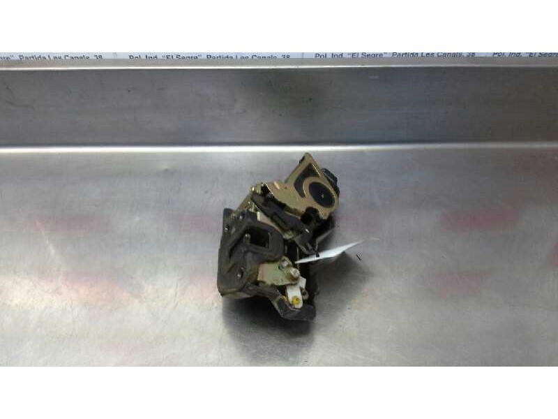 Recambio de cerradura puerta trasera derecha para hyundai matrix (fc) 1.6 gls referencia OEM IAM 8142017101  