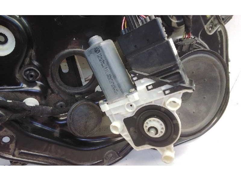 Recambio de elevalunas trasero izquierdo para volkswagen passat berl./combi w8 referencia OEM IAM 1J0035411D  