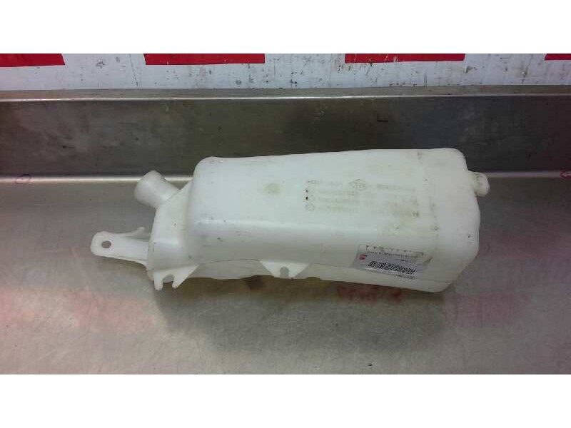 Recambio de deposito limpia para renault clio iii referencia OEM IAM 7701058023  