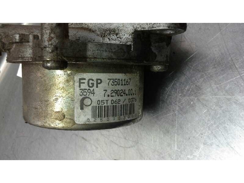 Recambio de depresor freno / bomba vacio para opel corsa c 1.3 16v cdti cat (z 13 dt / ln9) referencia OEM IAM 73501167 PIERBURG