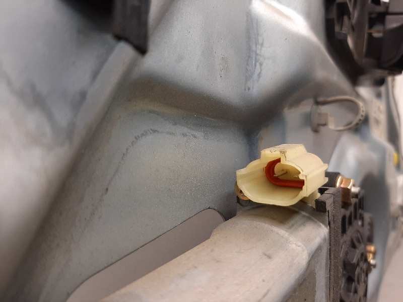 Recambio de elevalunas delantero derecho para kia cerato 1.6 lx familiar (5-ptas.) referencia OEM IAM 824022F010  