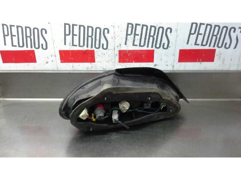 Recambio de piloto trasero derecho para hyundai lantra berlina (rd) 1.6 gls referencia OEM IAM 9240229520  