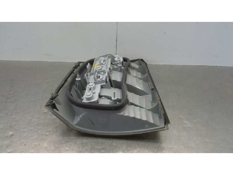 Recambio de piloto trasero derecho para opel vectra c berlina comfort referencia OEM IAM 1222690  