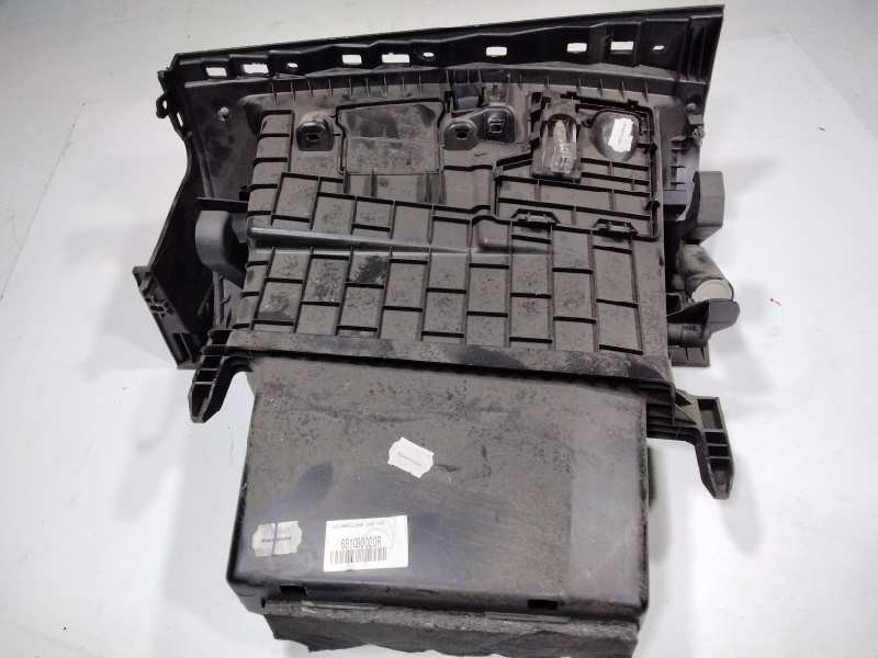 Recambio de guantera para renault megane iii berlina 5 p expression referencia OEM IAM 681080020R  