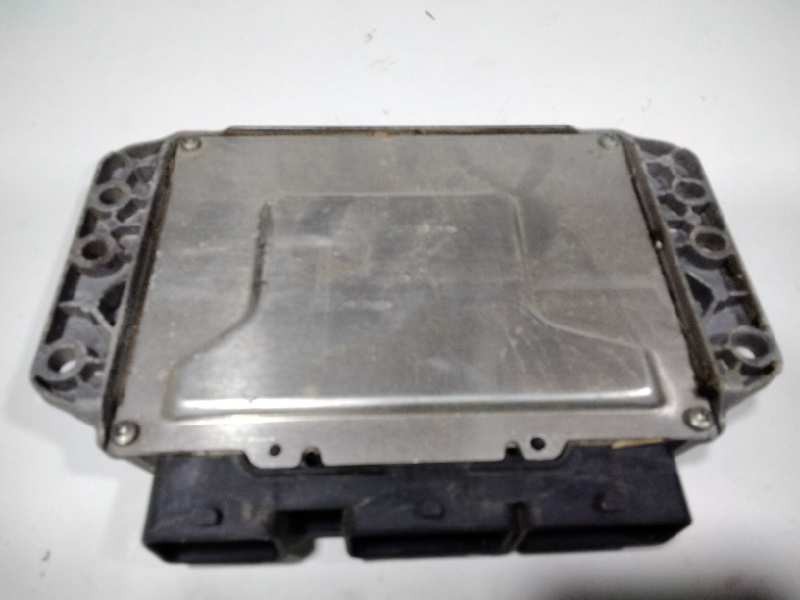 Recambio de centralita motor uce para renault megane iii berlina 5 p expression referencia OEM IAM 237100131R  