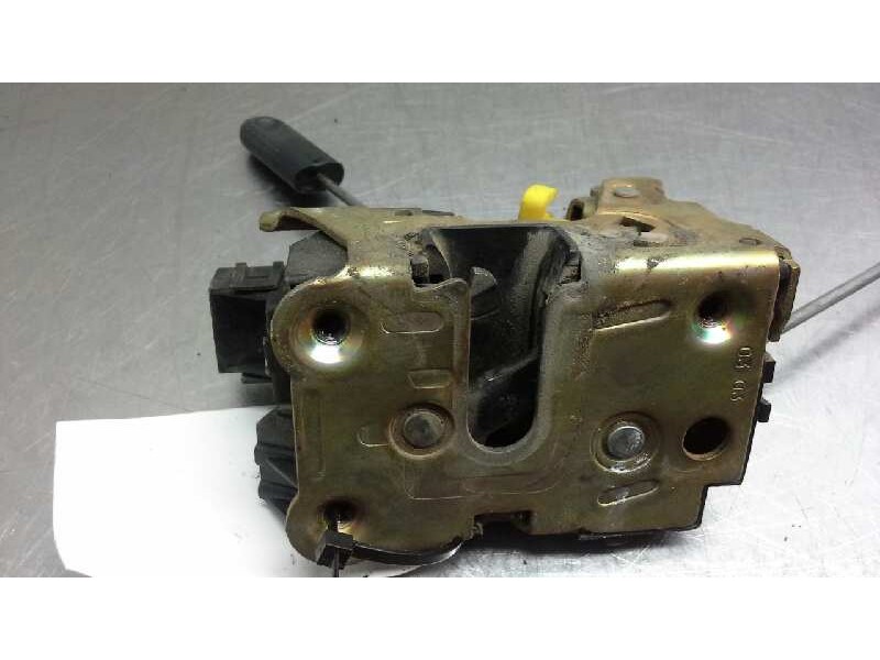 Recambio de cerradura puerta delantera derecha para opel movano combi medio 2.8t referencia OEM IAM 4401385  