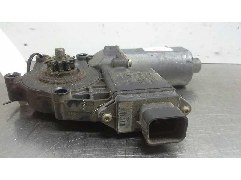Recambio de motor elevalunas delantero derecho para opel vectra b berlina básico referencia OEM IAM 90464334  