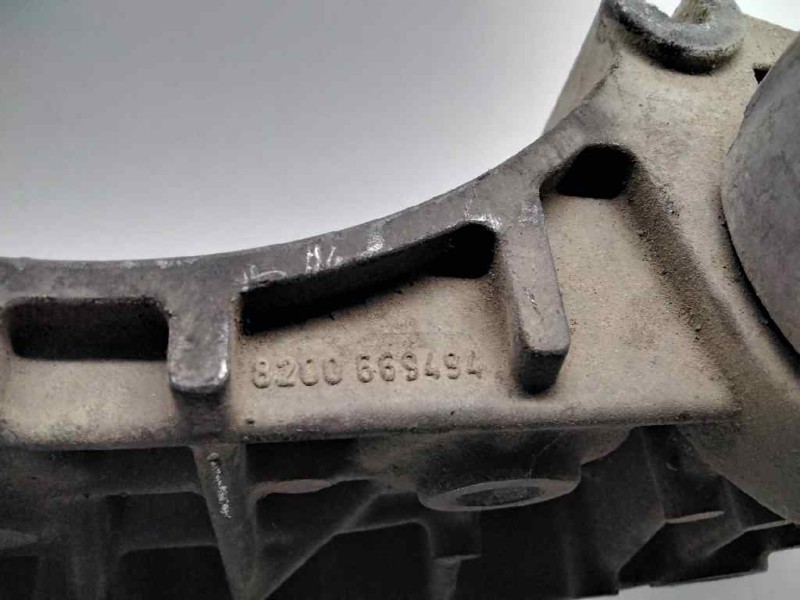 Recambio de soporte alternador para renault megane ii berlina 5p confort expression referencia OEM IAM 8200669494  