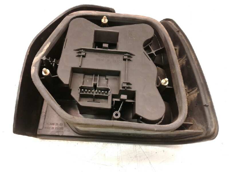 Recambio de piloto trasero izquierdo para renault 19 hatchback (b/c53) 1.4 referencia OEM IAM 7701033781  