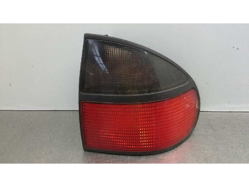 Recambio de piloto trasero derecho para renault laguna (b56) 1.8 rn (b56b) referencia OEM IAM 7701038274  