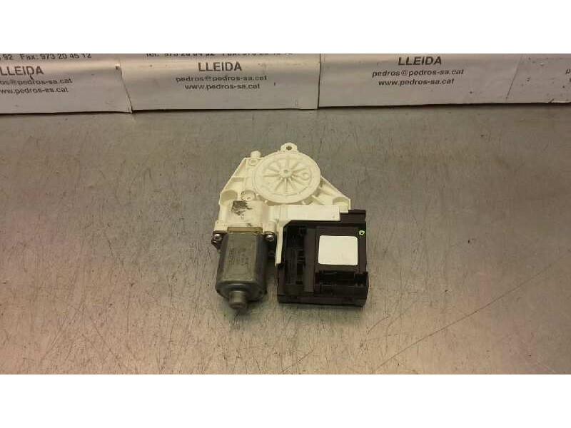 Recambio de motor elevalunas delantero derecho para audi a3 sportback (8p) referencia OEM IAM   