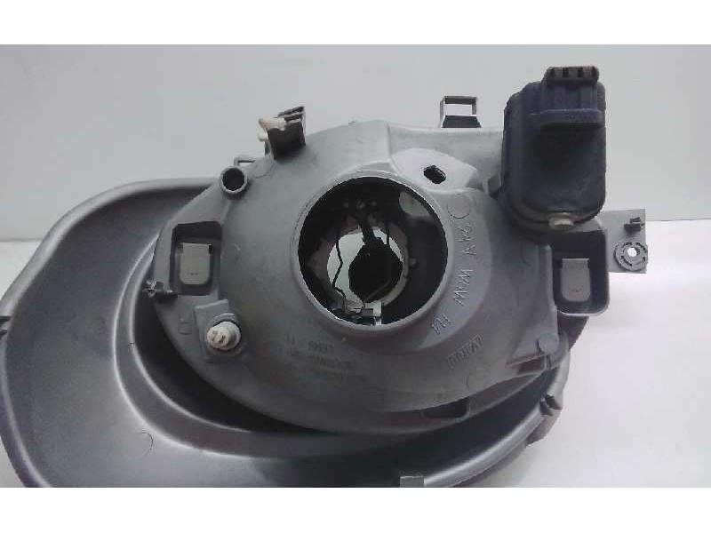 Recambio de faro derecho para opel vivaro referencia OEM IAM 7700311372  