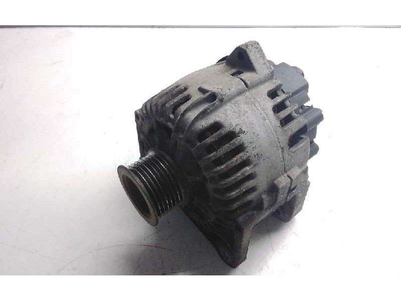 Recambio de alternador para renault megane ii berlina 5p dynamique referencia OEM IAM 820029215  