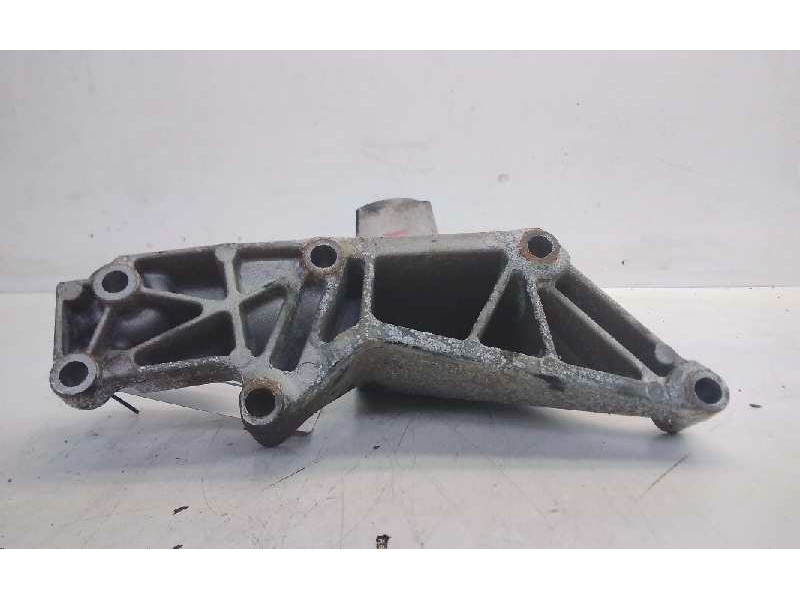 Recambio de soporte motor izquierdo inferior para bmw serie 1 berlina (e81/e87) 2.0 16v diesel cat referencia OEM IAM 6753225 CA