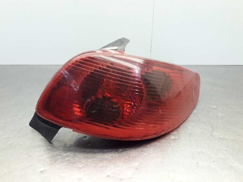 Recambio de piloto trasero derecho para peugeot 206 berlina x-line referencia OEM IAM   