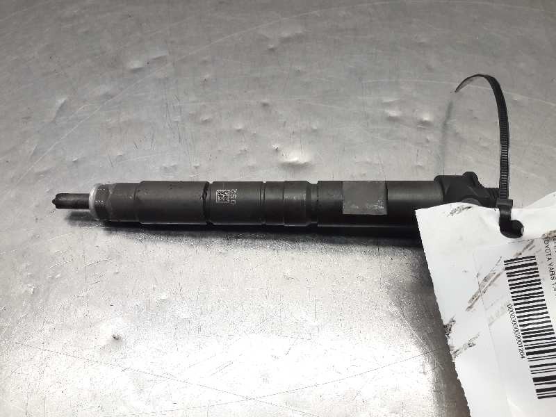 Recambio de inyector para toyota yaris 1.4 turbodiesel cat referencia OEM IAM 23670-33051 1NDVT 