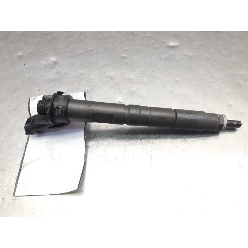 Recambio de inyector para toyota yaris 1.4 turbodiesel cat referencia OEM IAM 23670-33051 1NDVT 