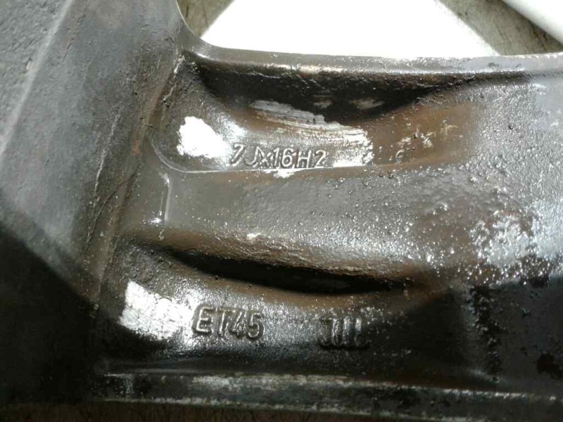 Recambio de llanta aluminio para volkswagen passat berlina (3c2) sportline referencia OEM IAM 16-5-TORNILLOS ET45 