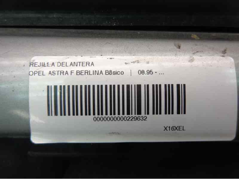 Recambio de rejilla delantera para opel astra f berlina básico referencia OEM IAM 90510961  