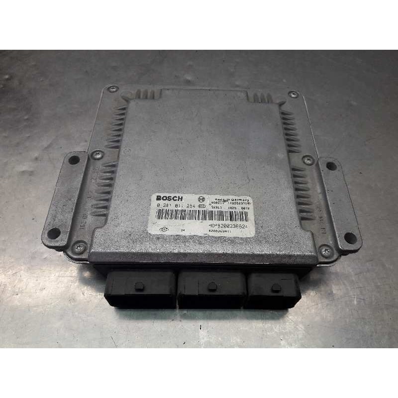 Recambio de centralita motor uce para renault master combi desde ´98 2.5 diesel referencia OEM IAM 0281011254 379 