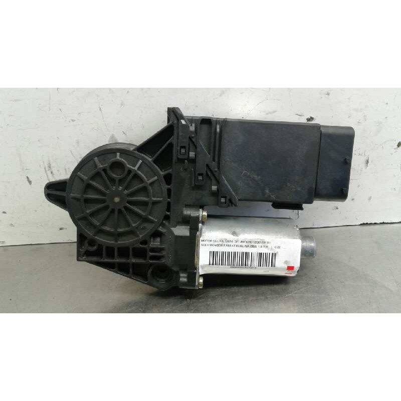Recambio de motor elevalunas delantero izquierdo para volkswagen passat berlina (3b3) 1.9 tdi referencia OEM IAM 0130821695  