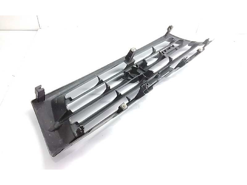 Recambio de rejilla delantera para mitsubishi montero (v60/v70) 3.2 di-d cat referencia OEM IAM MR387981  