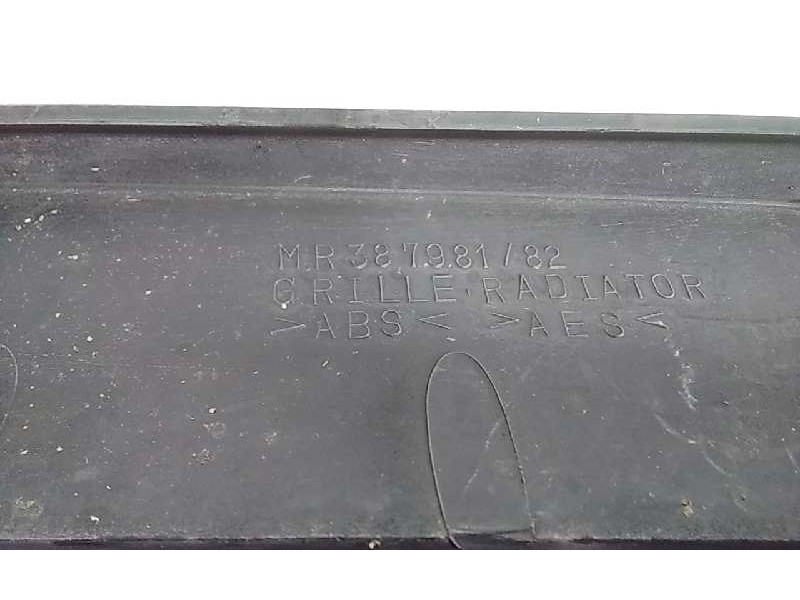 Recambio de rejilla delantera para mitsubishi montero (v60/v70) 3.2 di-d cat referencia OEM IAM MR387981  